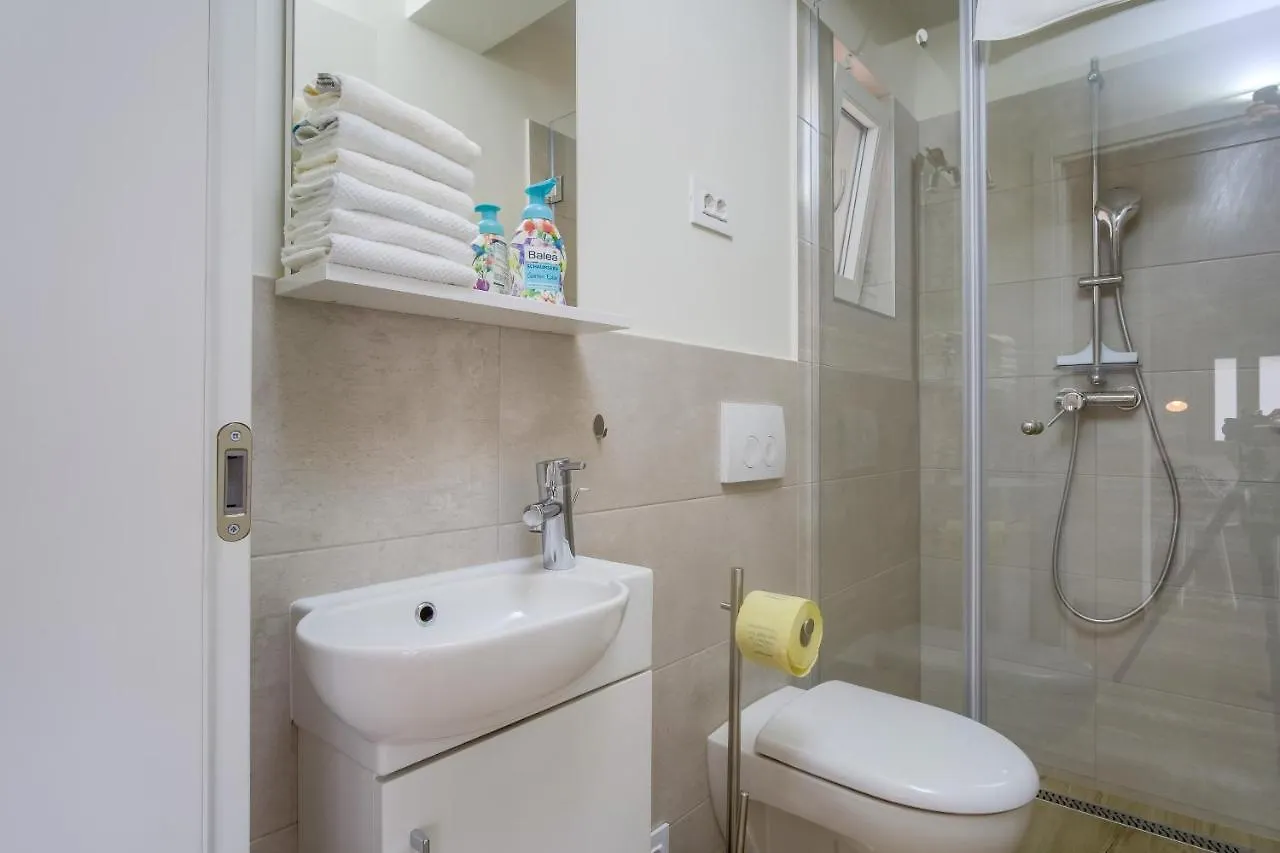 Design & Beach Ferienwohnung - Exklusives Apartment (Adults Only) Мали-Лошинь