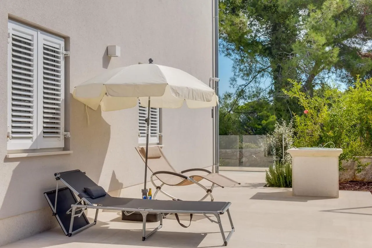 Design & Beach Ferienwohnung - Exklusives Apartment (Adults Only) Мали-Лошинь